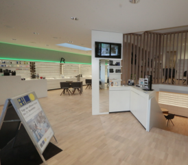 Das neue Interieur der Hirt AG Augenoptik, Reinach (Bild: rc.)