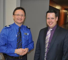 Adj Daniel Kretz mit Tobias Gloor, Präsident des Gewerbe Kulm.