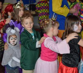 Die Polonaise eignet sich besonders für die Präsentation der verschiedenen Schönheiten