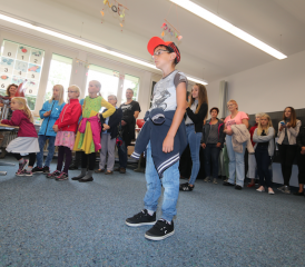 Viele Besucher beim Erzähltal (Bild: Remo Conoci)