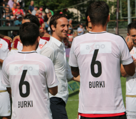 Eine Legende tritt nach 11 Jahren, 373 Spielen und 26 Toren ab. Sandro Burki beendete letzte Woche seine Karriere als aktiver Spieler und ersetzt Raimondo Ponte als Sportchef. (Bild: rc.)