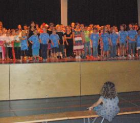 Es ist nicht so, wie es aussieht: Die Holziker Schüler hatten wesentlich mehr als eine Zuschauerin