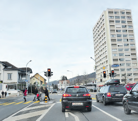 Hochhaus Kreuzung Reinach (Bild: WB-Archiv)