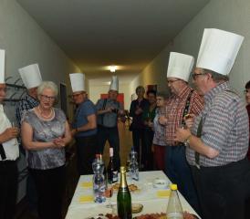 Zum Apéro am Abschlussabend sind Ehefrauen und Partnerinnen eingeladen