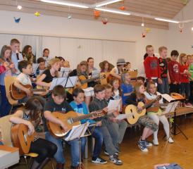 Die gesamte Musikschule – dirigiert von Sämi Bär