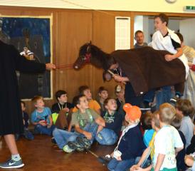 Überraschung! Sogar ein (fast) echtes Esels-Kamel fand den Weg ins Kirchgemeindehaus