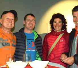 In freudiger Erwartun: Sie warten gespannt auf die Vorpremiere des "Orientexpresses"