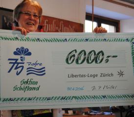 Sie überraschte alle: Dorothee Doswald präsentierte einen Check der Libertas Loge Zürich