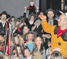 Lagerfeuerromantik im TaB: Wenn der Hilfssheriff Tom (Bild: hg.)