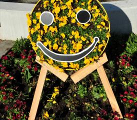 Smile: Einer von vielen Fröhlichmachern auf dem Kreisel Löwenplatz Böju.