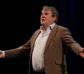 Multiple Persönlichkeit: Mike Müller wechselte nicht nur die Charaktere, sondern beherrscht fliessend sämtliche Schweizer Dialekte. (Bild Remo Conoci)