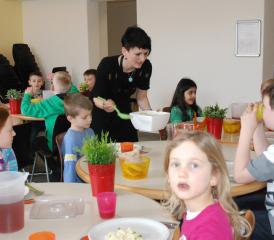 Liebevolle Betreuung, gesunde Ernährung: Der Kölliker Schüler-Mittagstisch