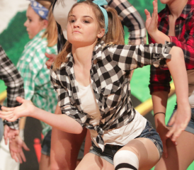 Sexy Outfit und tolle Choreo. Die Darbietungen des Damenturnvereins ernteten in der Zetzwiler Turnhalle viel Applaus. (Bild: Remo Conoci)