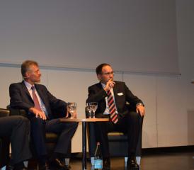 Gesprächsrunde im Kultur- und Kongresszentrum Aarau mit Heinz Sommer (Moderator), Heinz Karrer (Referent) Oliver Willimann (VR-Präsident WIR-Bank) und Christian Müller (WIR-Gruppe Aargau) von links nach rechts