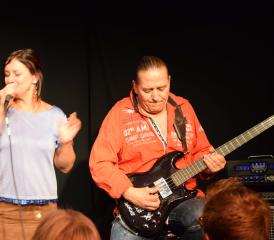 Gigi Moto mit Bassist Roland Sumi, einem Urgestein in der Rock- und Pop-Szene