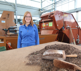 Andrea Stadelmann, Mitarbeiterin der Huplant Pflanzenkulturen , Hirschthal (Bild: Remo Conoci)