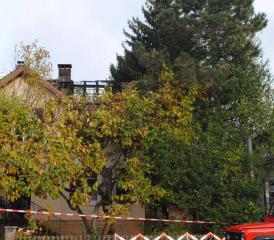 Bis zum Dachstock loderten die Flammen