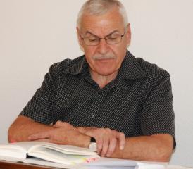 Der Zetzwiler Peter Hirt bei seiner Lesung in Muhen