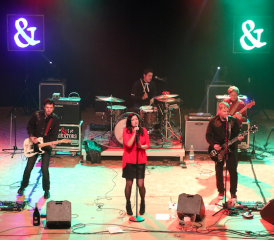 Auf der Löwensaal-Bühne: Die «Operators» präsentierten alte und neue Songs und dazu ein paar Coverversionen bekannter Songs. (Bilder: rc.)