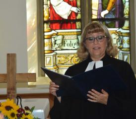 "Nun bin ich Eure Pfarrerin und werde ein Stück Weges mit Euch gehen!"