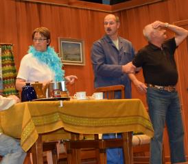 Die Theatergruppe des Männerchors Schmiedrued strapazierte die Lachmuskeln des Publikums