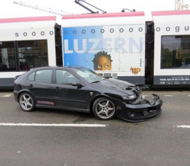 Unfallauto in Seon (Bild: KAPO)