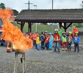 Was tun bei überhitztem Oel auf dem Kochherd? Die Rueder Kindergärtler wissen dies nun