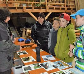 Die Jägerin, Astrid Känzig, präsentierte die Tier- und Vogelwelt des Waldes und deren Geräusche, Gesänge und Rufe