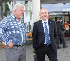 Von einem "Eidgenoss" empfangen: Der Haflinger-Spezialist Jean-Pierre Lüscher wurde von Ueli Maurer (re.) persönlich begrüsst.