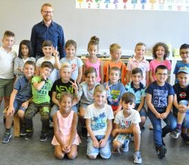 Reinach: die 1. Klasse von Lehrer Johannes Brunssen. (Bild: hg.)