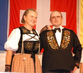 Schweizer Volkstum pur und erst noch in prächtigen Trachten