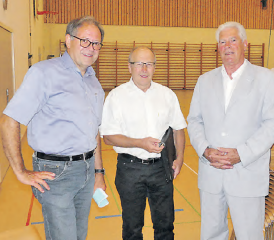 Zufrieden mit den Abstimmungsergebnissen: (v.li.) Franz von Matt, Leiter Bau Planung und Umwelt, Gemeinderat Peter Stirnemann und Gemeindeammann Rolf Arber freuen sich über das deutliche Ergebnis zum Neubau Werkhof im Moortal und zur Erschliessung Oberfeld mit Kreisel.