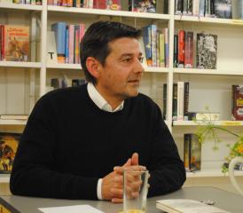 Sozusagen in die engere Heimat heimgekehrt: Andreas Neeser las in der Schöftler Bibliothek