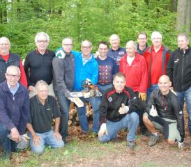 Gemeinsam anpacken - gemeinsam feiern: Der Lions-Club brachte die Feuerstelle auf Vordermann
