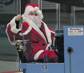Samichlaus in der Eishalle Moos, Reinach (Bild: rc.)