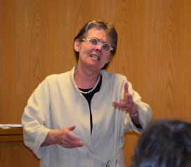 Mehr Emanzipation bitte: Mode ≠ Männer opfern das Ersparte. Beatrix Böni schauspielert auf theologischer Ebene