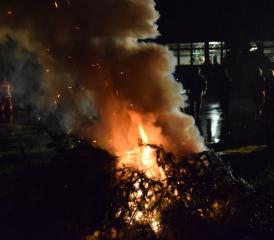 In "Schall und Rauch" sind die Christbäume Anfang Januar aufgegangen