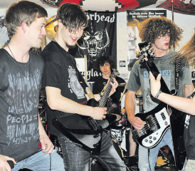 Blick in den Proberaum der «Weekend Warrior» (Bild: Martin Sommerhalder)