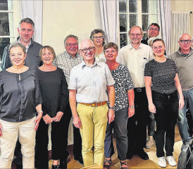 Verfassungsfest der SP Mittleres Wynental in Schöftland: Teilgenommen hat auch das Co-Präsidium der SP Aargau mit Nora Langmoen (3. von rechts vorne) und Stefan Dietrich (2. von links hinten). (Bild: zVg.)