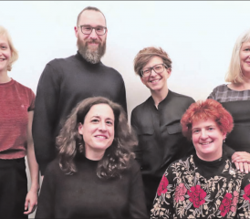 Filmpremiere und Podiumsgepräch mit Cast and Crew: (stehend v.l.) Marisa Sigrist, Stefan Dittli, Sandra Meier und Franziska Lauber. Sitzend: Silvia Dittli (l.) und Karin B. Friedli. (Bild: rc.)