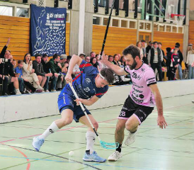 Lok Reinach, hier mit Dario Cimino (links), musste gegen den UHC Sarganserland schon zweimal untendurch. (Bild: Roland Jaus)