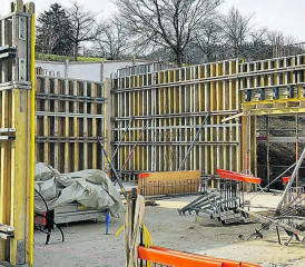 Die Bauarbeiten ruhen: Die Qualität des Sichtbetons des neuen Schulhauses in Birrwil lässt zu wünschen übrig. (Bild: zVg.)