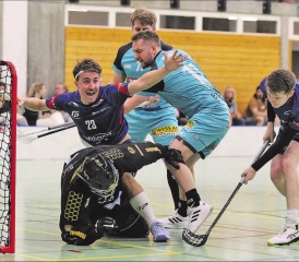 Dario Cimino (23) scheitert an Torwart Stucki von Unihockey Emme. (Bild: Otto Lüscher)