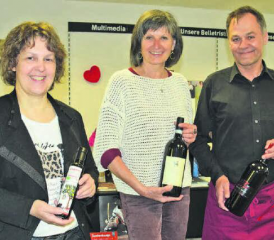 Sie sorgen für ein spezielles Ambiente bei aleph & tau: Eliane Meier, Elisabeth Müller und der Weinkenner Manfred Mauch (v.l.). (Bilder: st.)