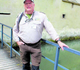 Peter Wyss, der Chef der Ranger, bei einer kurzen Pause am Schloss Hallwyl. (Bild: grh)