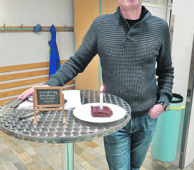 Gianin Müller, Standortleiter der Bezirksschule Reinach, lässt die 60-jährige Geschichte des Neumattschulhauses Revue passieren.