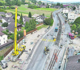 Ein Blick von oben zeigt den Baufortschritt, wie er sich am Dienstagabend vom 11. Juli 2023 präsentiert hat. (Bild: Nick Schaffner)