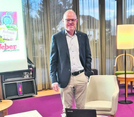 Dieter Weber war nach der Sommerpause der erste Gast am Kaminfeuergespräch. Er hat einen ganz persönlichen Bezug zum Falkenstein, wohnt doch seine Mutter Neeltje Weber im Falkenstein. (Bilder: zVg.)