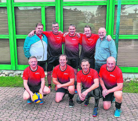 Die Männerriege Rickenbach mit Linus Estermann, Benno Frank, Bruno Meier, Michael Hofmann, Odo Schwarzentruber, Sepp Wey, Christian Grossmann, Zef Gjini, Markus Bühlmann. (Bild: zVg.)