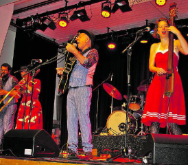 Die Band «The Waffle Machine» versetzte mit ihrem musikalischen Können das Publikum ins Staunen. (Bilder: hh.)